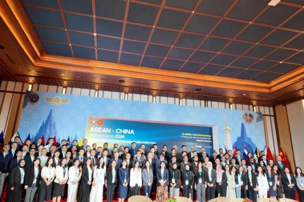 Para delegasi diajak melakukan airport visit ke Bandara Internasional Yogyakarta (YIA)