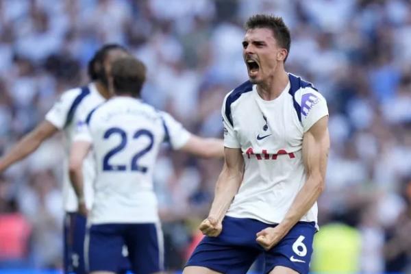 Aston Villa dikabarkan sedang mempertimbangkan pendekatan untuk merekrut gelandang Bayern Munich, Joao Palhinha