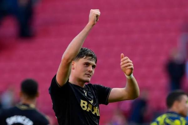 Tottenham Hotspur dilaporkan telah menolak tiga tawaran besar untuk penyerang muda mereka, Will Lankshear, pada bursa transfer musim panas ini.
