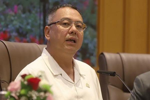 Kalau kita lihat, yang selama ini ditangkap kan cuma pengedar-pengedarnya. Kan sudah tahu siapa bandarnya. Itulah dicokok. Kan sudah tahu yang melindungi