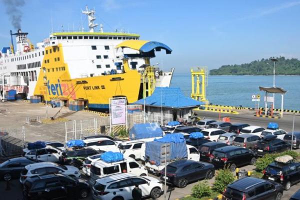 Kawasan pelabuhan ditata ke dalam tiga zona sesuai tingkat akses dan pengamanannya.