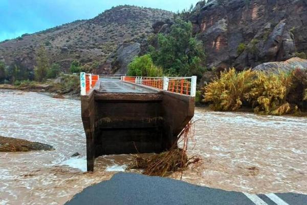 Curah hujan tinggi di Chile menewaskan sedikitnya 10 orang dan menghancurkan atau merusak parah lebih dari 1.000 rumah, menurut pengumuman resmi per Selasa