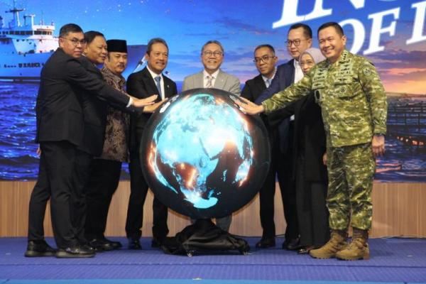 Saya ingin ini disatukan, diubah secara menyeluruh, mulai dari kurikulum pendidikannya hingga tujuan akhirnya. Karena saya akan lihat ukuran-ukuran suksesnya.