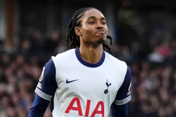 Harapan Tottenham Hotspur mendapatkan tambahan dana segar dari bursa transfer melalui Djed Spence, tampaknya mengalami kemunduran