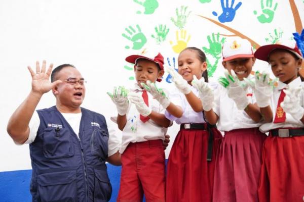 Di wilayah dengan akses yang masih terbatas, sekolah bukan sekadar bangunan tempat belajar, melainkan ruang tempat harapan dipelihara.