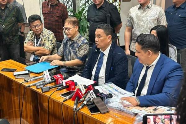 Advokat Hotman ParisÂ Hutapea menyatakan mundur sebagai pengacara mantan Jampidsus Febrie Adriansyah pada Kamis, 23 Juli 2026.