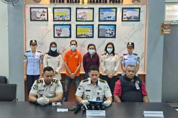 Rutan Kelas I Jakarta Pusat kembali menggagalkan upaya penyelundupan barang yang diduga sebagai narkotika jenis sabu sekitar pukul 14.30 WIB, Rabu (22/7).