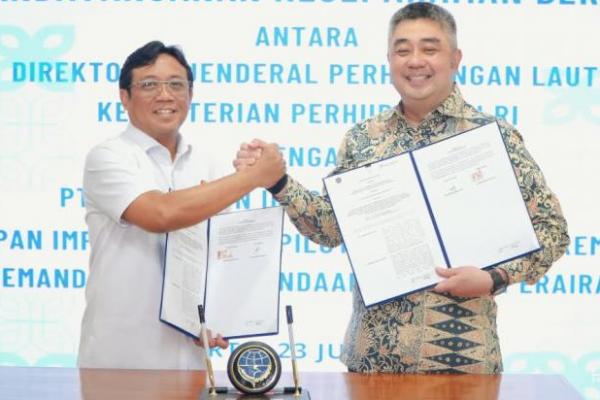 Selama ini pemanduan wajib dilaksanakan secara fisik oleh petugas pandu di atas kapal.