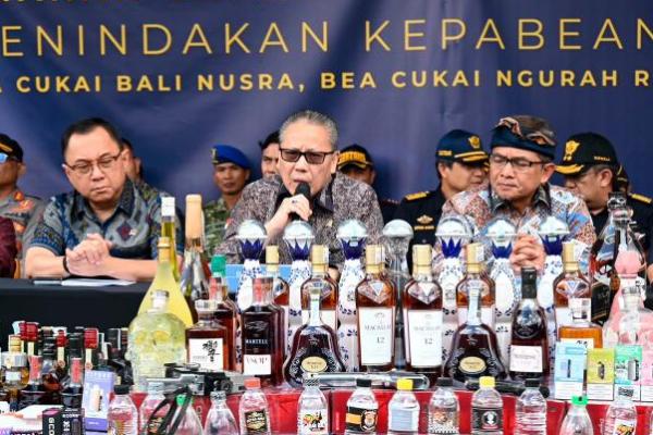 Dolfie menilai penindakan tidak cukup hanya dilakukan saat barang telah beredar di masyarakat, tetapi harus mampu menyasar jaringan pemasok dan pelaku utama.
