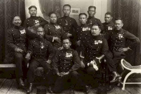 "Londo-londo Ireng ini sampai sekarang masih ada. Hanya dia sekarang pakai baju lain, kan? Wartawan, jurnalis apa itu? Pengamat, LSM."