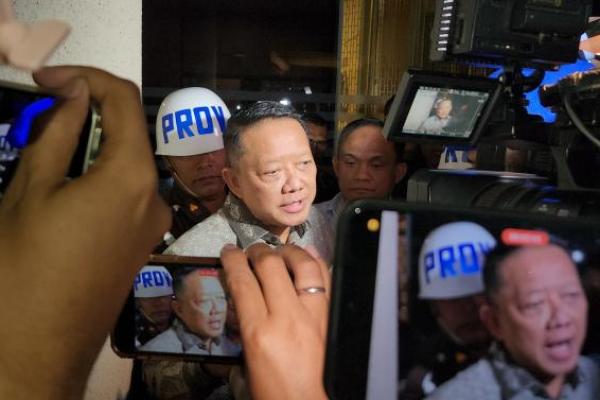 Setidaknya ada tujuh perusahaan yang diduga mengurus penanganan perkara melalui  Don Ritto.
