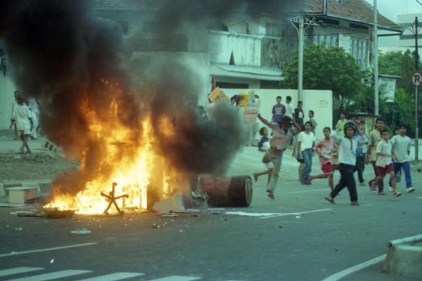 Tanggal 27 Juli mencatatkan salah satu tragedi berdarah dalam sejarah politik modern Indonesia yang dikenal sebagai Peristiwa Kudatuli.