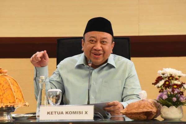 Komisi X DPR RI mendorong pemerintah pusat mempercepat perbaikan sarana dan prasarana pendidikan di Provinsi Sulawesi Selatan.