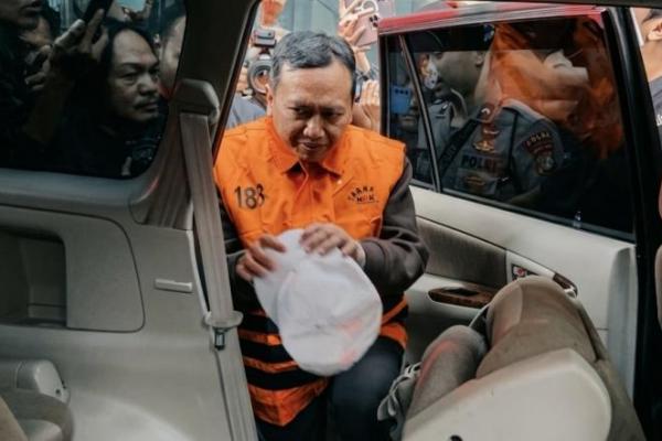 Dia berperan sebagai pemberi suap kepada tersangka Anwar Sadad yang saat ini menjabat sebagai Anggota Komisi XIII DPR Fraksi Partai Gerindra.