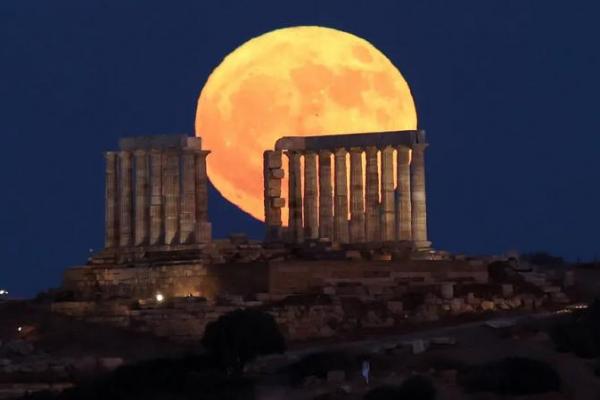 Bulan purnama Juli atau Buck Moon muncul di langit akhir Juli 2026 dan menjadi purnama terakhir sebelum rangkaian fenomena langit langka terjadi pada Agustus