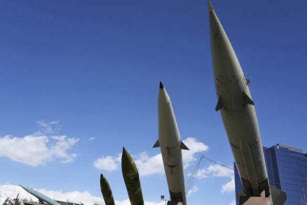 Militer Amerika Serikat (AS) pada Rabu (29/7) kembali menggagalkan sejumlah rudal yang ditembakkan oleh Iran. Insiden ini sekaligus memecah jeda pertempuran