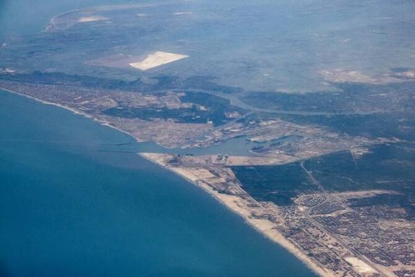 Mesir mengonfirmasi bahwa insiden kebakaran yang melanda dua kapal gas di pelabuhan Damietta, Laut Tengah, dipicu oleh serangan pesawat nirawak (drone).