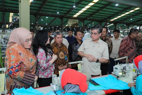 Yassierli menilai PT Pan Brothers Tbk telah menunjukkan langkah nyata dalam membuka kesempatan kerja bagi penyandang disabilitas