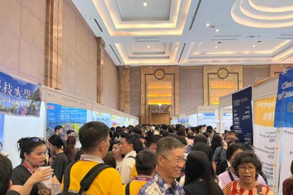 Tak kurang dari 12 ribu pengunjung memenuhi pameran pendidikan perguruan tinggi Taiwan, Taiwan Higher Education Fair Indonesia (THEFI) 2026 di Jakarta