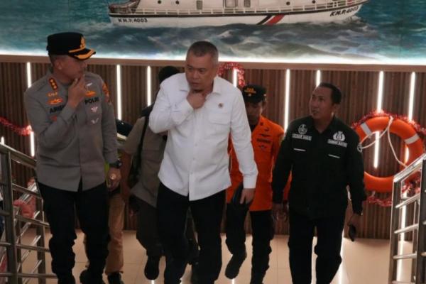 Menhub juga memastikan proses investigasi akan segera dilakukan untuk mengetahui penyebab terjadinya kebakaran kapal.