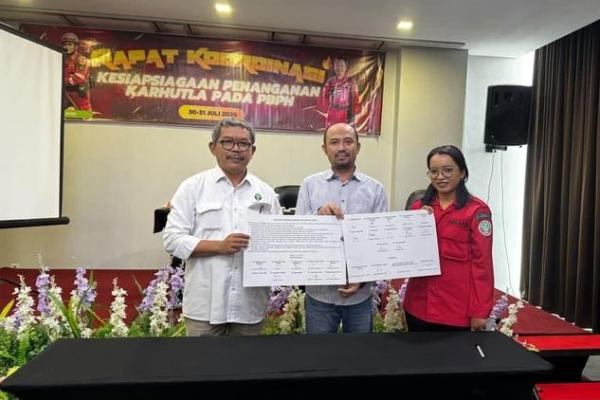 Melalui komitmen Zero Karhutla ini, kami berharap seluruh pemegang PBPH dapat menjalankan tanggung jawabnya secara konsisten untuk mencegah terjadinya kebakaran