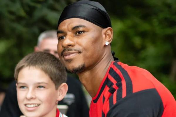 Marcus Rashford kembali bergabung dengan skuad Manchester United setelah menjalani masa peminjaman di Barcelona musim lalu.