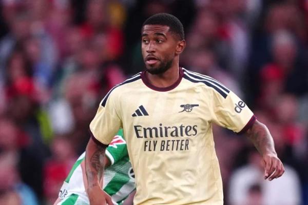 West Ham United telah membuka pembicaraan resmi dengan Arsenal terkait potensi kepindahan penyerang sayap Reiss Nelson.