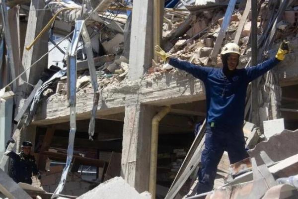 Berikut 10 tempat atau area yang dapat menjadi pilihan untuk berlindung saat gempa bumi terjadi di dalam rumah.
