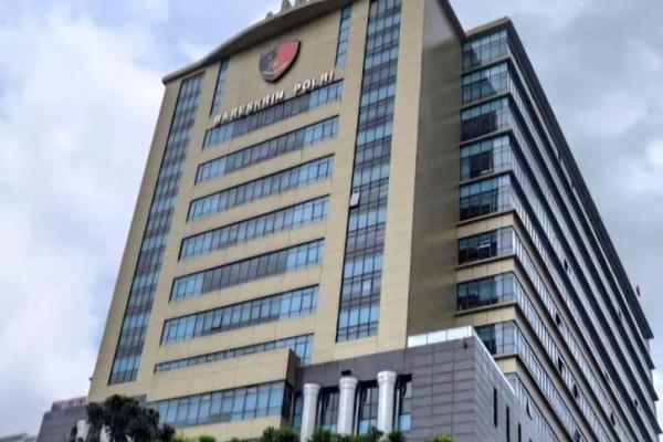 Polri memberi klarifikasi kabar terkait Rutan Bareskrim jadi Sarang Narkoba dengan melakukan tes urine ke seluruh tahanan