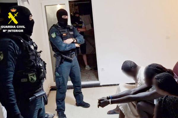 Kepolisian Spanyol berhasil membongkar jaringan kriminal yang merekrut anak-anak perempuan imigran tanpa pendamping dari pusat penampungan di Gran Canaria