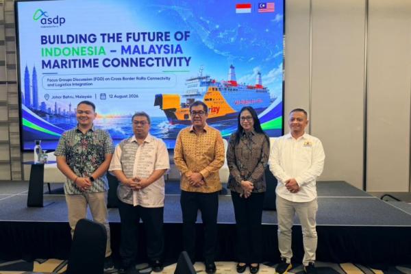 Batam juga memiliki sejumlah komoditas ekspor potensial, antara lain produk hewani dan nabati, kakao, serta produk kimia.