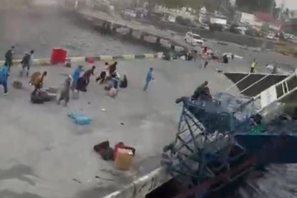 Kapal Pelni yang melakukan kegiatan sandar di Pelabuhan Maumere akan menggunakan Dermaga 2, menggantikan Dermaga 4 yang sebelumnya menjadi lokasi sandar kapal.