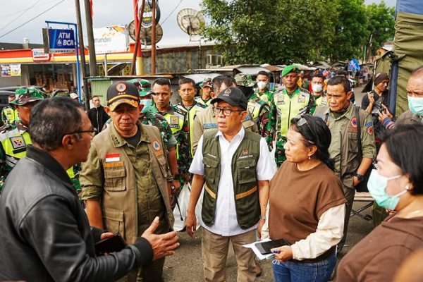 Langkah tersebut, kata Menko PMK Pratikno, mencakup percepatan perbaikan layanan kesehatan dan pemenuhan kebutuhan dasar masyarakat terdampak