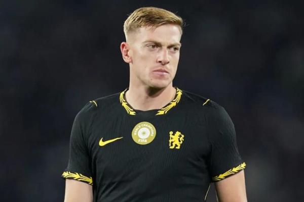 Striker berusia 23 tahun itu dilaporkan ingin tetap berkarier di Premier League meski berpeluang meninggalkan Stamford Bridge pada musim panas ini.