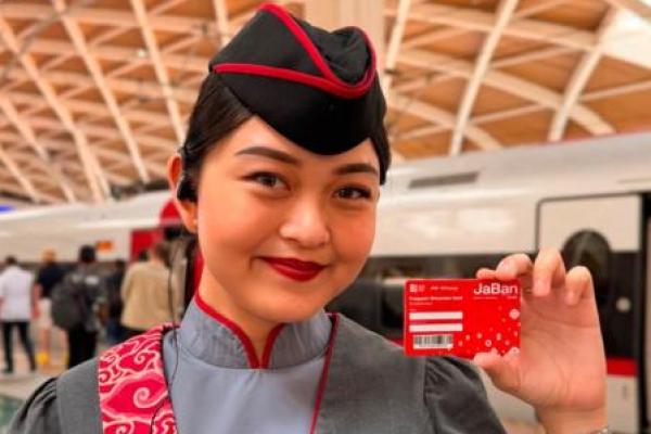 Dengan harga Rp2 juta, pelanggan mendapatkan 10 kali perjalanan Whoosh kelas Premium Economy dengan masa berlaku 60 hari.