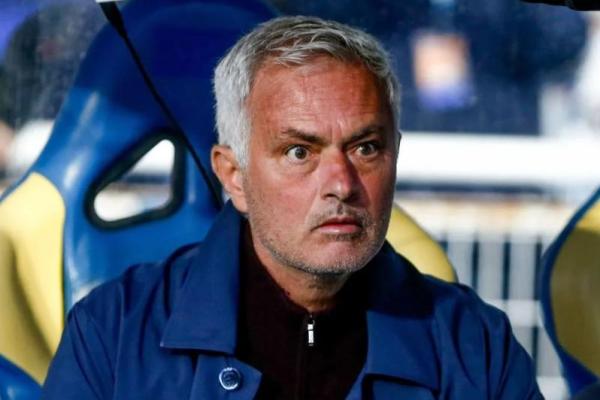 Pelatih Real Madrid, Jose Mourinho, mengutarakan keinginannya untuk mempertahankan komposisi skuad utama saat ini hingga bursa transfer berikutnya
