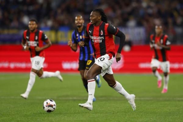 Raksasa Turki, Galatasaray, dilaporkan berhasil mengungguli Aston Villa dalam perburuan tanda tangan penyerang sayap AC Milan, Rafael Leao.