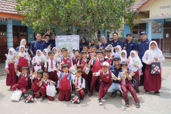 Di bidang pendidikan, sekitar 150 siswa mengikuti kegiatan Relawan Mengajar.