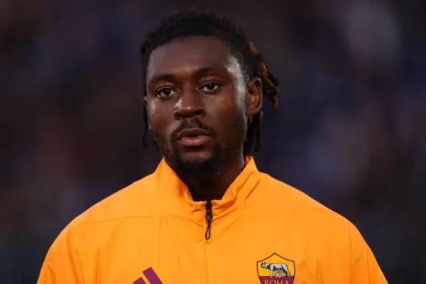 Manchester City dilaporkan ikut memburu gelandang AS Roma, Manu Kone, yang sebelumnya menjadi salah satu target Manchester United.