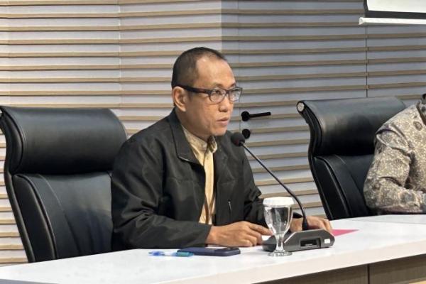 Rektor Usoed ditetapkan sebagai tersangka kasus pemerasan dan penerimaan gratifikasi terkait penerimaan mahasiswa di Unsoed, Purwokerto, Jawa Tengah.