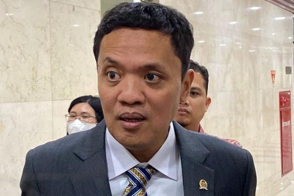 Dua tahun pemerintahan Prabowo-Gibran, kebebasan berekspresi menjadi sorotan. Habiburokhman mengeklaim kritik hingga hinaan tidak berujung kriminalisasi.