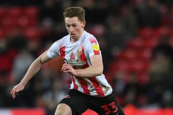 Bek kiri Fleetwood Town, Denver Hume, secara resmi mengumumkan pensiun dari dunia sepak bola profesional di usia 28 tahun menyusul cedera retak tengkorak