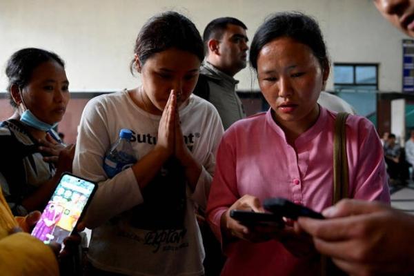 Suasana haru dan cemas mewarnai koridor Rumah Sakit Bir di Kathmandu pada Kamis (27/8/2026), ketika pihak keluarga berkumpul untuk mencari informasi