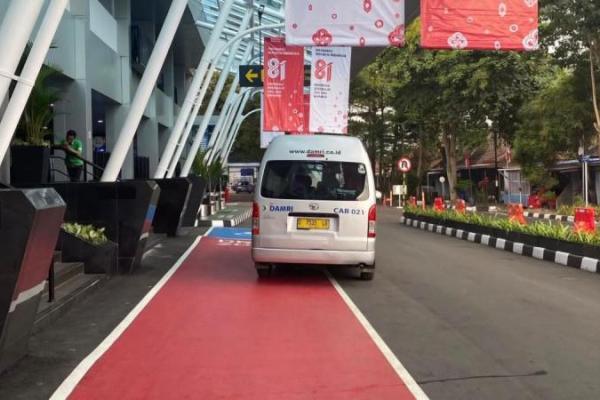 Tarif perjalanan yang ditawarkan masing-masing Rp45.000 untuk rute Bandaraâ€“Padalarang dan Rp70.000 untuk rute Bandaraâ€“Subang.