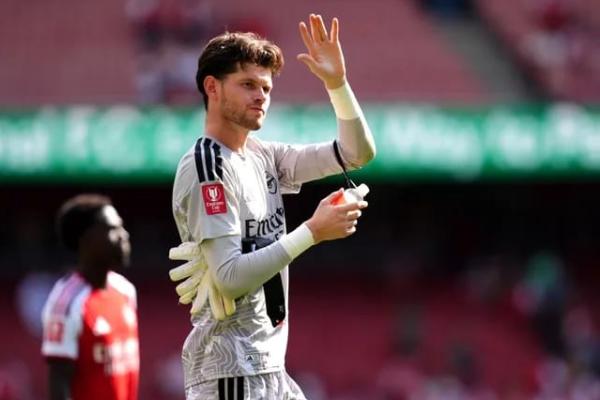 Marseille dilaporkan tertarik mendatangkan kiper Arsenal, Illan Meslier.