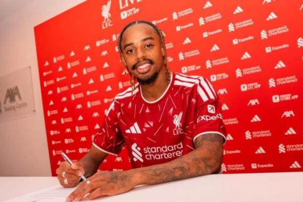 Liverpool resmi mengumumkan kedatangan Bradley Barcola dari Paris Saint-Germain (PSG) pada bursa transfer musim panas 2026.