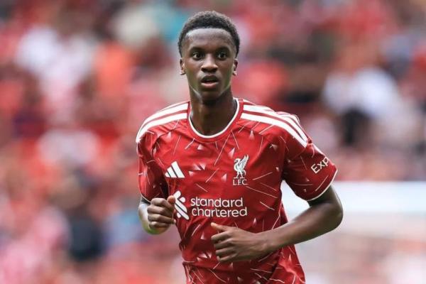Liverpool menolak tawaran senilai Â£30 juta atau Rp617 miliar dari Nottingham Forest untuk memboyong gelandang muda Trey Nyoni, menjelang penutupan bursa transfe