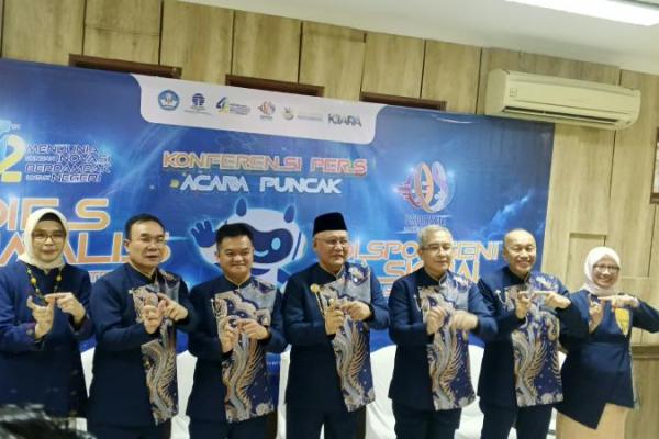 Rektor UT Ali Muktiyanto mengatakan bahwa akses terhadap pendidikan tinggi saat ini bukan lagi menjadi barang mewah.