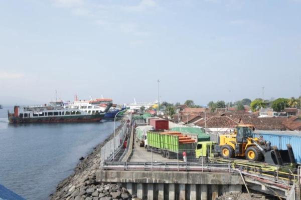 Saat ini, ASDP juga tengah melakukan koordinasi dan persiapan untuk mengerahkan dua kapal perbantuan tambahan dari luar lintasan