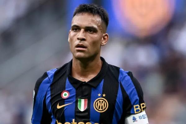 Barcelona memang berhasil mengamankan penyerang asal Brasil, Gabriel Jesus, guna menebus kegagalan memboyong Julian Alvarez dari Atletico Madrid.